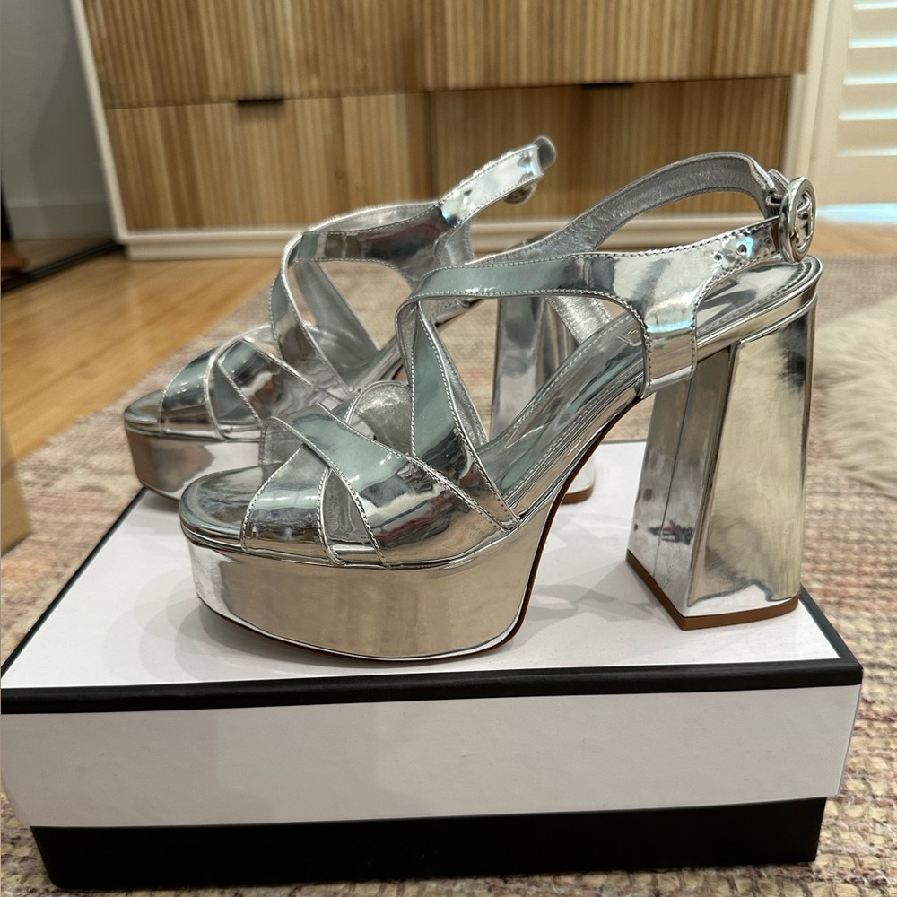 Larroude Bee Sandal, Silver, 9.5